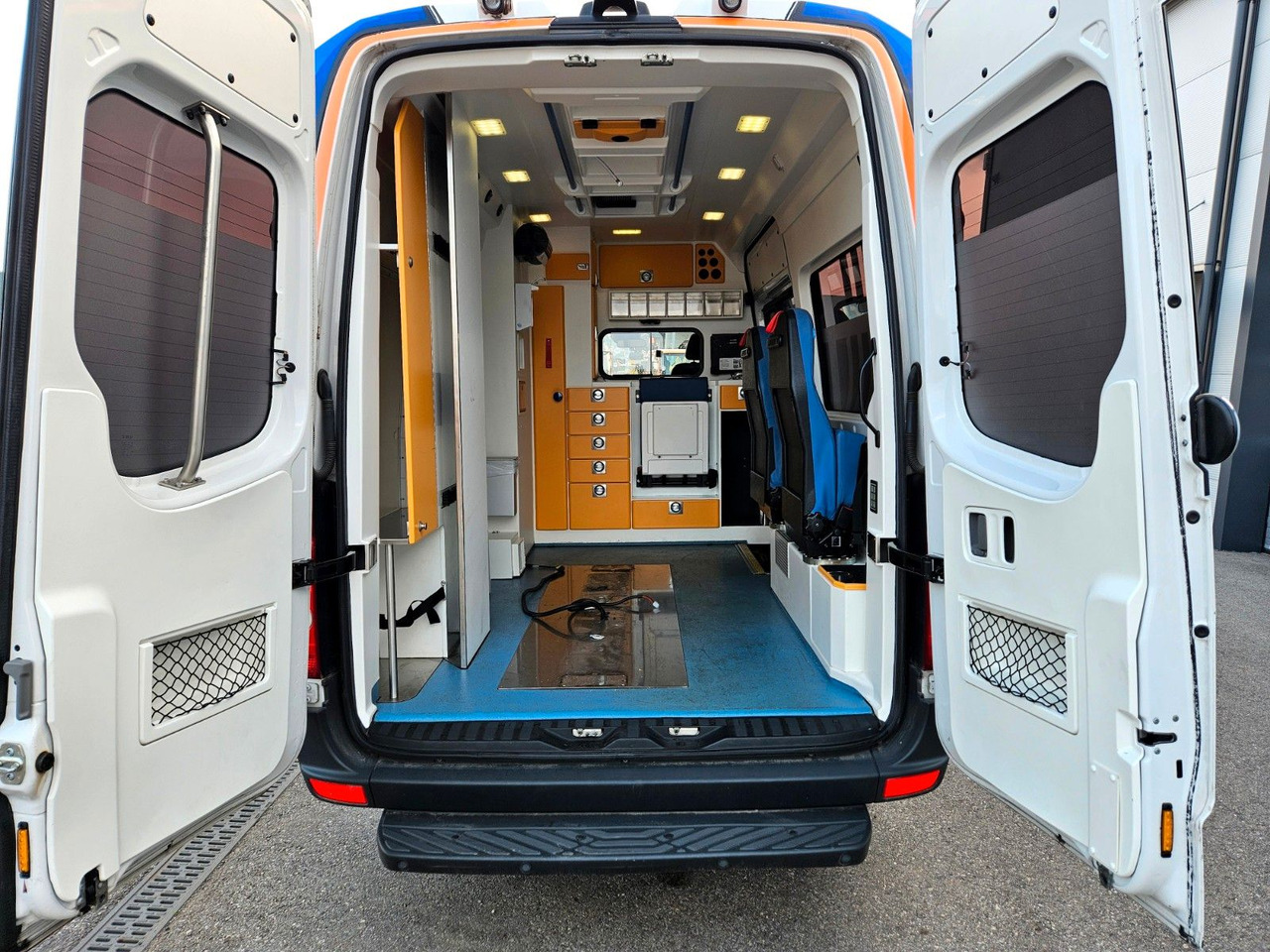 Ambulance Volkswagen CRAFTER TDI Ambulance RTW L2H2 DLOUHY: photos 11