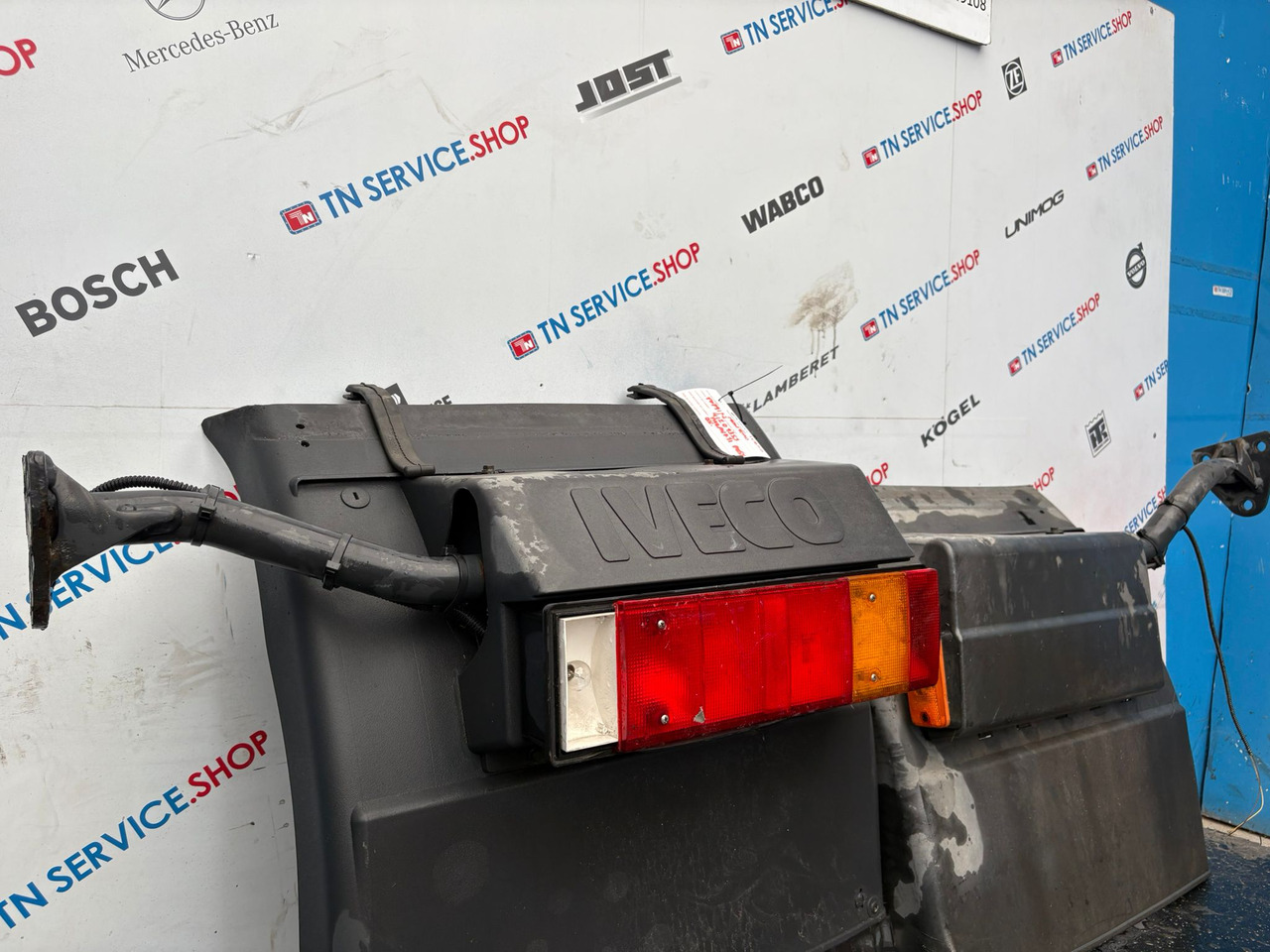 Paraurti posteriore Iveco - Pare-chocs pour Camion: photos 2 Paraurti posteriore Iveco - Pare-chocs pour Camion: photos 2
