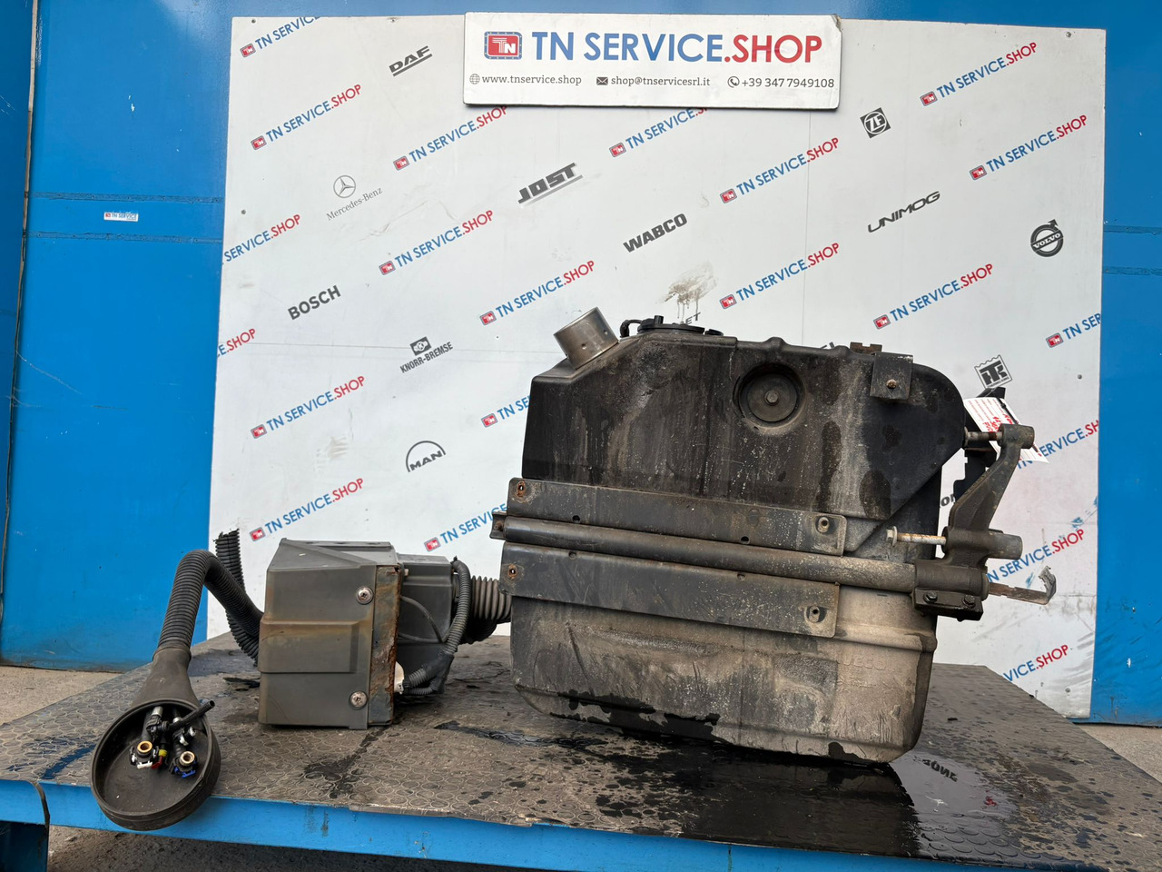 Serbatoio Adblue Iveco - AdBlue réservoir pour Véhicule utilitaire: photos 1 Serbatoio Adblue Iveco - AdBlue réservoir pour Véhicule utilitaire: photos 1