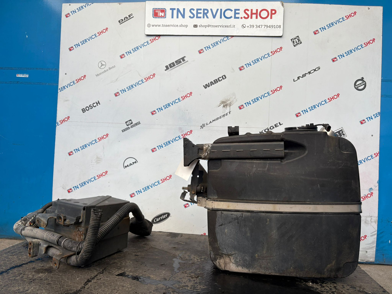Serbatoio Adblue Iveco - AdBlue réservoir pour Véhicule utilitaire: photos 4 Serbatoio Adblue Iveco - AdBlue réservoir pour Véhicule utilitaire: photos 4