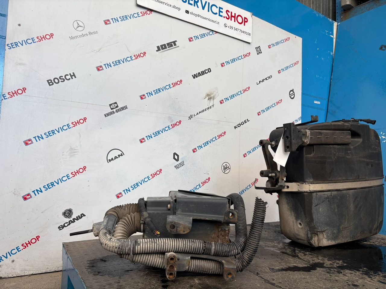 Serbatoio Adblue Iveco - AdBlue réservoir pour Véhicule utilitaire: photos 3 Serbatoio Adblue Iveco - AdBlue réservoir pour Véhicule utilitaire: photos 3