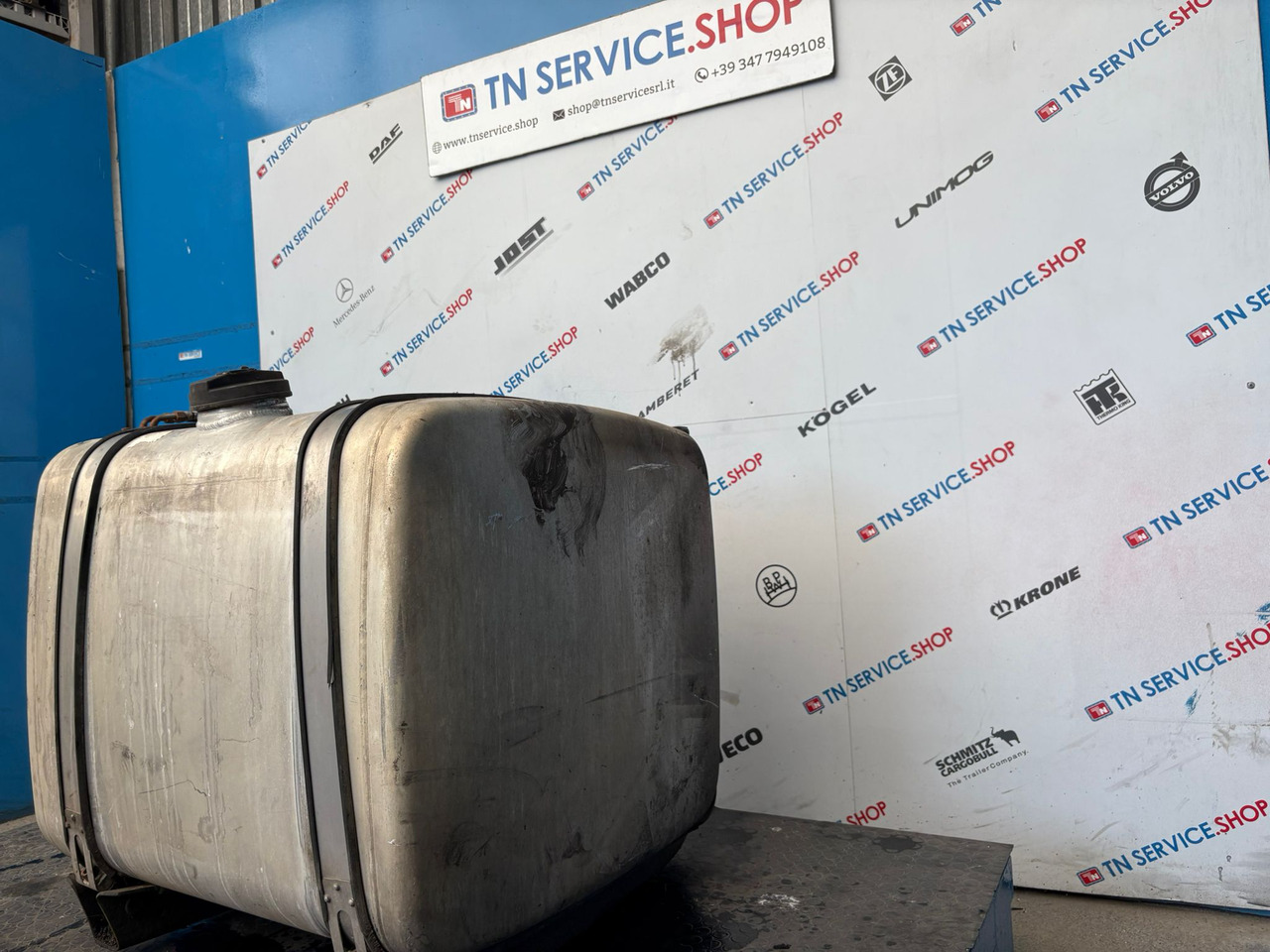 Serbatoio Gasolio Iveco - Réservoir de carburant pour Véhicule utilitaire: photos 2 Serbatoio Gasolio Iveco - Réservoir de carburant pour Véhicule utilitaire: photos 2