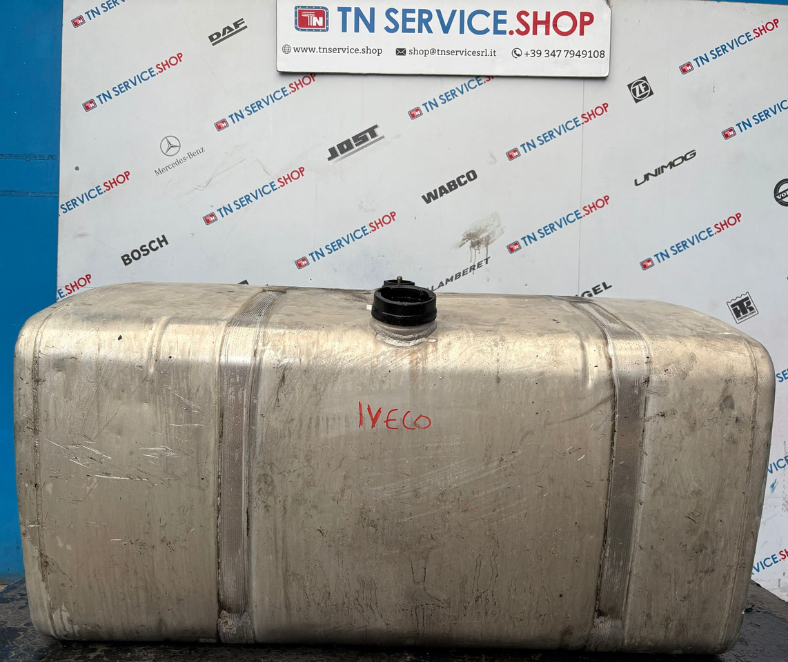 Serbatoio Gasolio Iveco - Réservoir de carburant pour Camion: photos 1 Serbatoio Gasolio Iveco - Réservoir de carburant pour Camion: photos 1