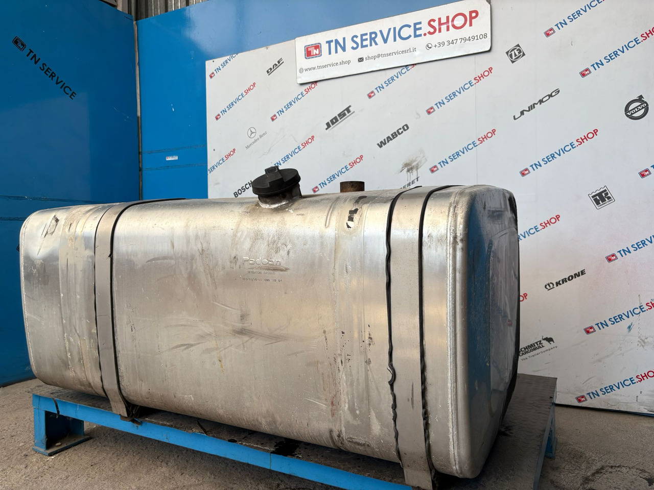 Serbatoio gasolio Iveco - Réservoir de carburant pour Véhicule utilitaire: photos 2 Serbatoio gasolio Iveco - Réservoir de carburant pour Véhicule utilitaire: photos 2