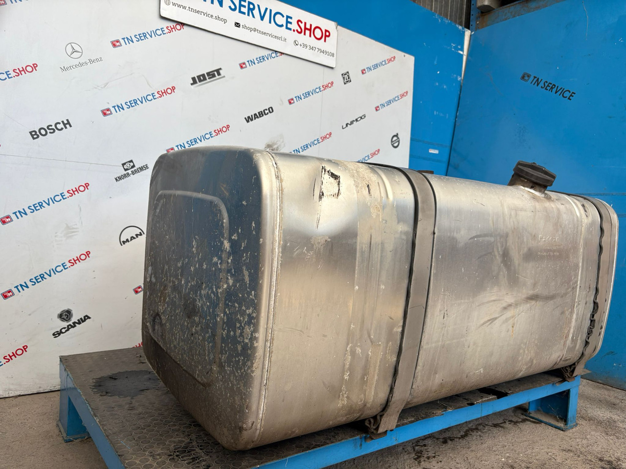 Serbatoio gasolio Iveco - Réservoir de carburant pour Véhicule utilitaire: photos 3 Serbatoio gasolio Iveco - Réservoir de carburant pour Véhicule utilitaire: photos 3