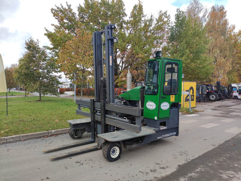 Combilift C4500 - Chariot latéral: photos 1 Combilift C4500 - Chariot latéral: photos 1