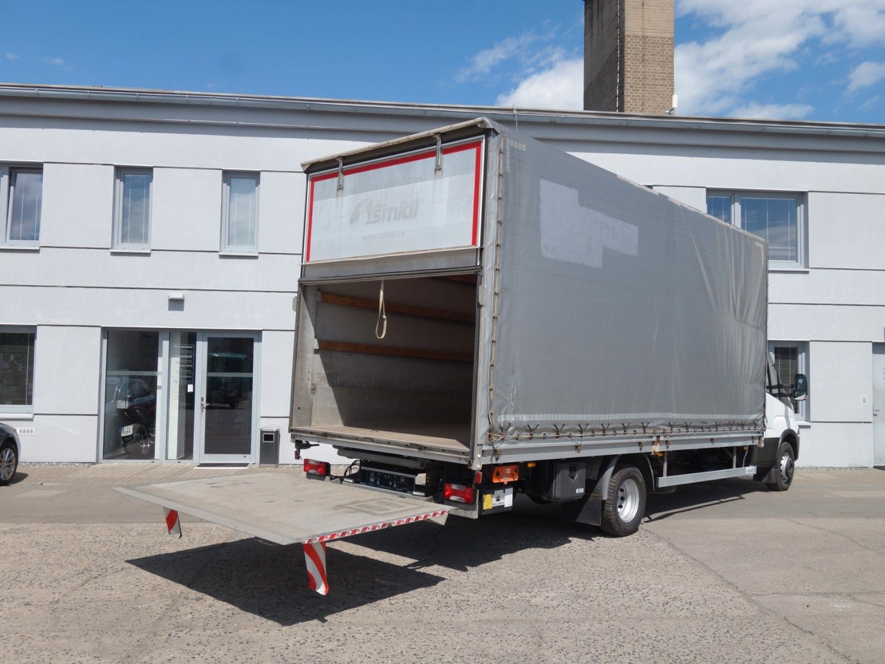 Iveco Daily 70C18 mit LBW - Utilitaire rideaux coulissants (PLSC): photos 5 Iveco Daily 70C18 mit LBW - Utilitaire rideaux coulissants (PLSC): photos 5