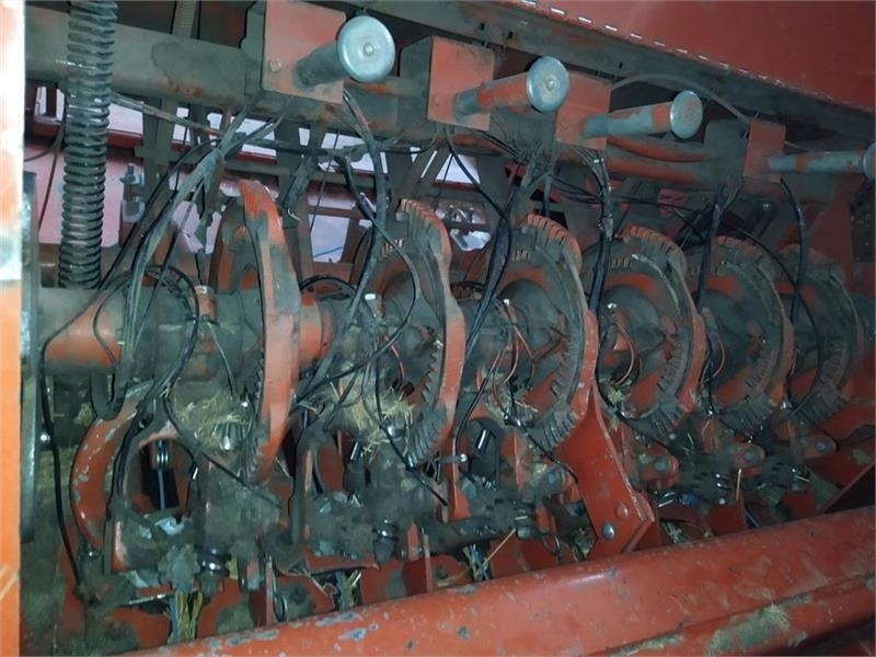 Presse à balles cubiques Hesston 4900: photos 6 Presse à balles cubiques Hesston 4900: photos 6