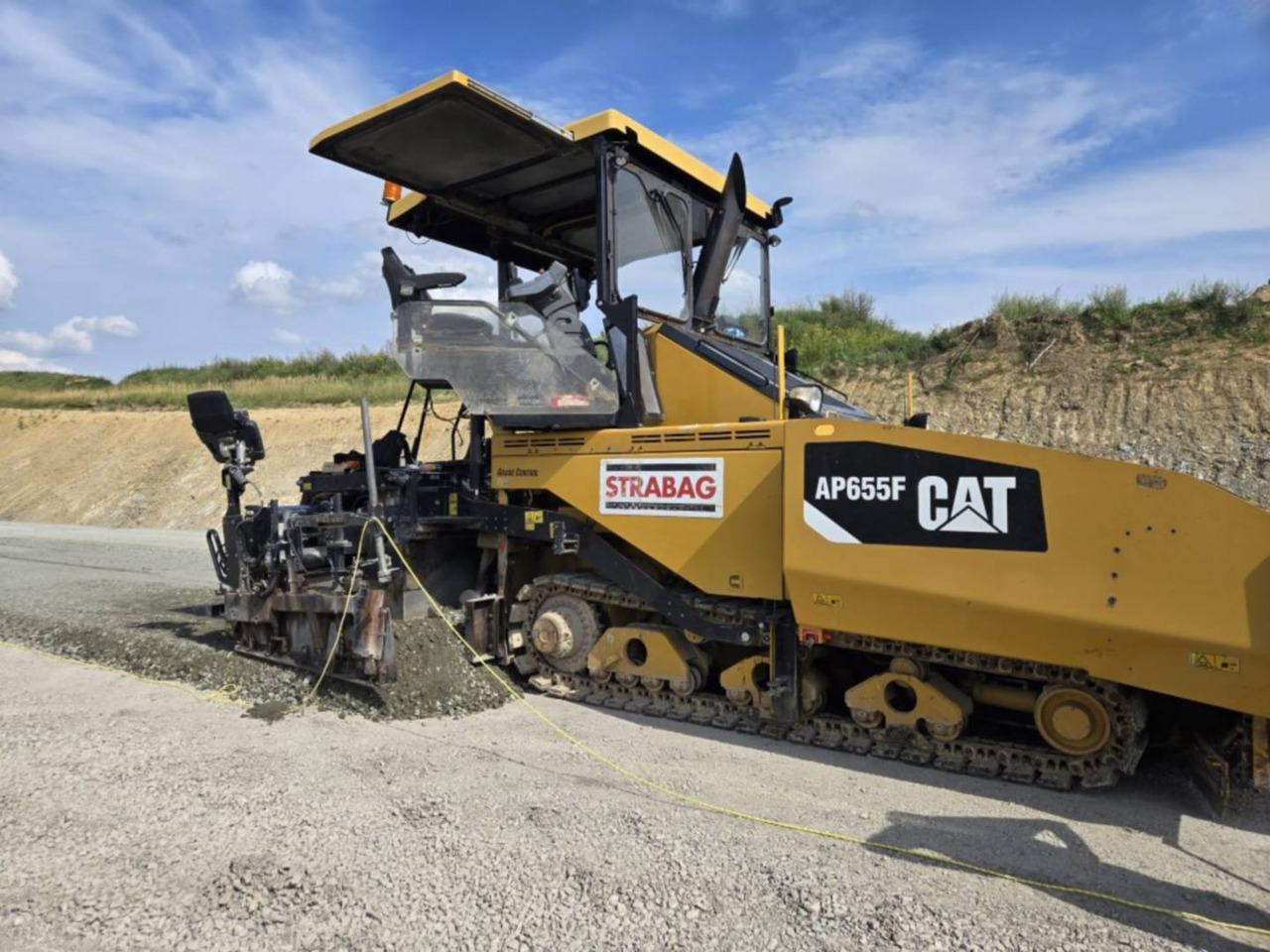 CAT AP655F - Finisseur: photos 1 CAT AP655F - Finisseur: photos 1