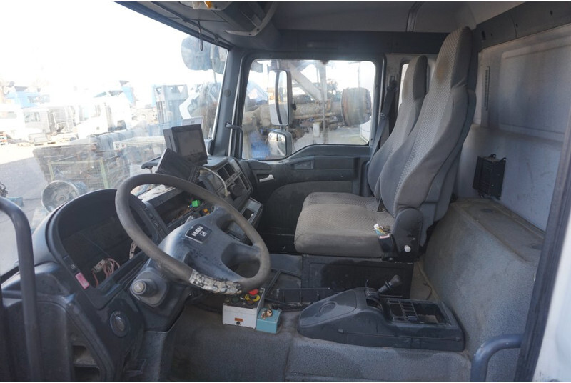 MAN F99L17 TGA 81.60000-7838 - Cabine et intérieur pour Camion: photos 5 MAN F99L17 TGA 81.60000-7838 - Cabine et intérieur pour Camion: photos 5