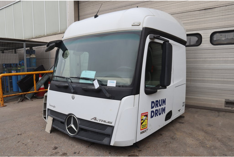 Mercedes-Benz L-STREAMSPACE 2.3MM 170 TUNNEL - Cabine et intérieur pour Camion: photos 2 Mercedes-Benz L-STREAMSPACE 2.3MM 170 TUNNEL - Cabine et intérieur pour Camion: photos 2