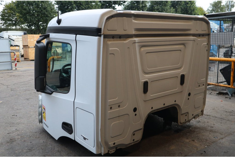 Mercedes-Benz M-CLASSIC 2.3 320MM - Cabine et intérieur pour Camion: photos 4 Mercedes-Benz M-CLASSIC 2.3 320MM - Cabine et intérieur pour Camion: photos 4