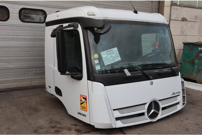 Mercedes-Benz M-CLASSIC 2.3 320MM - Cabine et intérieur pour Camion: photos 3 Mercedes-Benz M-CLASSIC 2.3 320MM - Cabine et intérieur pour Camion: photos 3