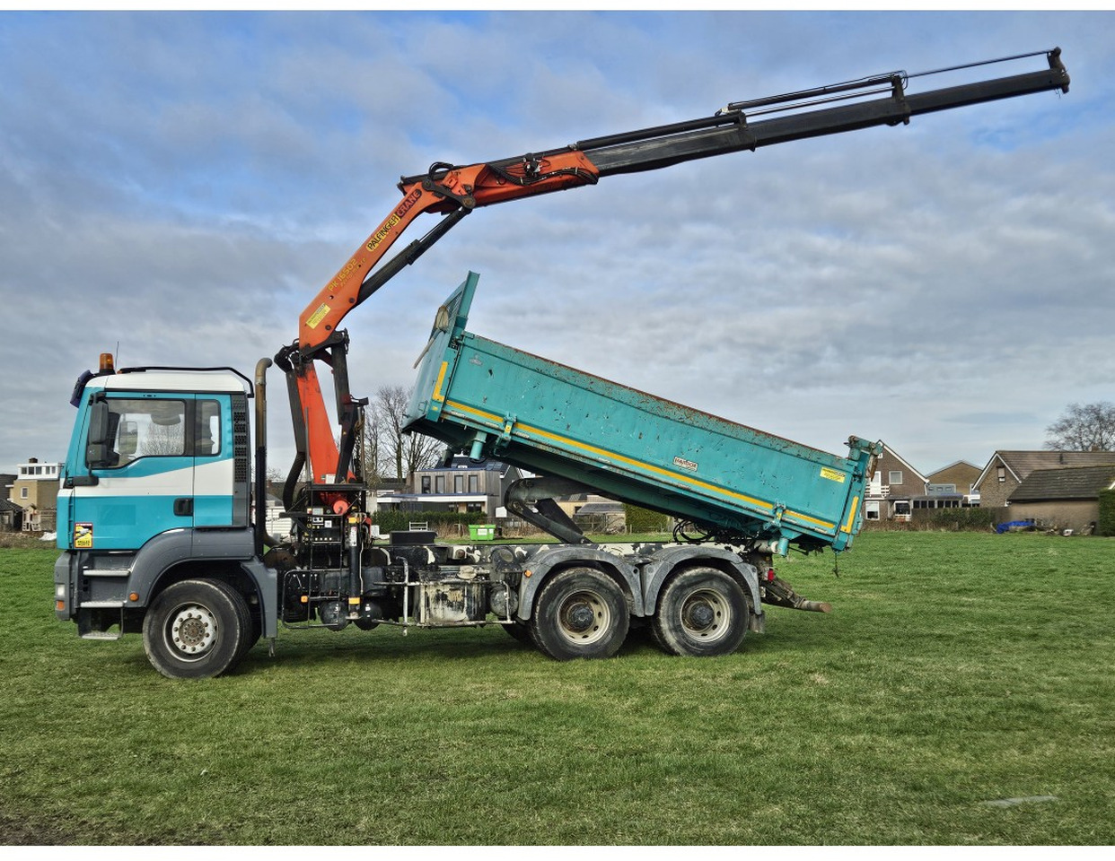 MAN TGA 33.360 TIPPER 3 SIDE CRANE PALFINGER 16502 *REMOTE CONTROL - Camion benne: photos 3 MAN TGA 33.360 TIPPER 3 SIDE CRANE PALFINGER 16502 *REMOTE CONTROL - Camion benne: photos 3
