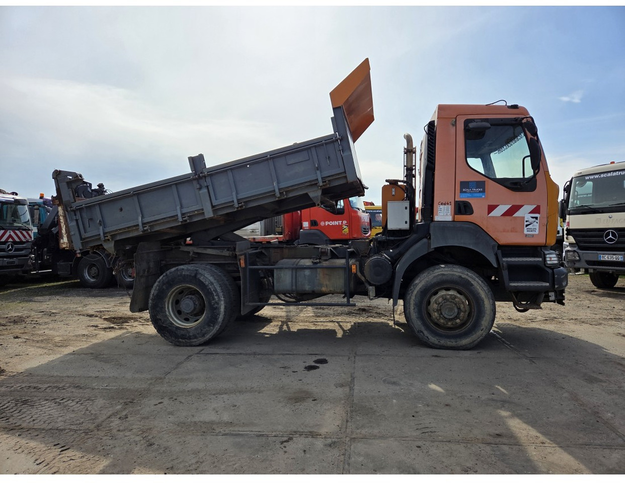Renault Kerax 340 4x4 Tipper Manual Gearbox Mechanical pump Pompe Mecanique - Camion benne: photos 5 Renault Kerax 340 4x4 Tipper Manual Gearbox Mechanical pump Pompe Mecanique - Camion benne: photos 5