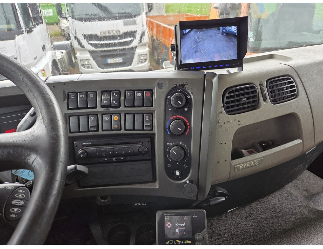Camion plateau, Camion grue Renault Kerax 430 8X4 Flatbed Crane Palfinger PK26002EH 26 ton 5 Extensions *Retarder: photos 10
