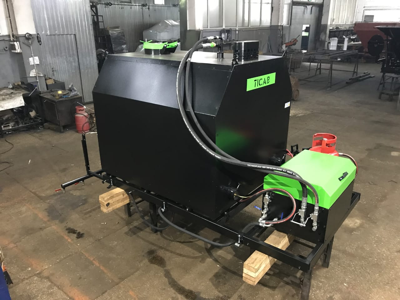 TICAB Manufacturer, Bitumen Sprayer, Asphalt Distributor, 2000L - Répandeuse: photos 2 TICAB Manufacturer, Bitumen Sprayer, Asphalt Distributor, 2000L - Répandeuse: photos 2