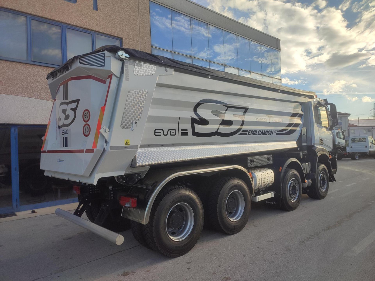 IVECO T-Way AD410T50 - Camion benne: photos 4 IVECO T-Way AD410T50 - Camion benne: photos 4