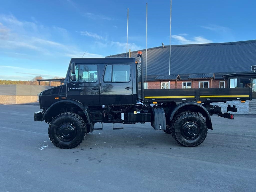 Mercedes-Benz Unimog - Camion plateau, Camion grue: photos 2 Mercedes-Benz Unimog - Camion plateau, Camion grue: photos 2