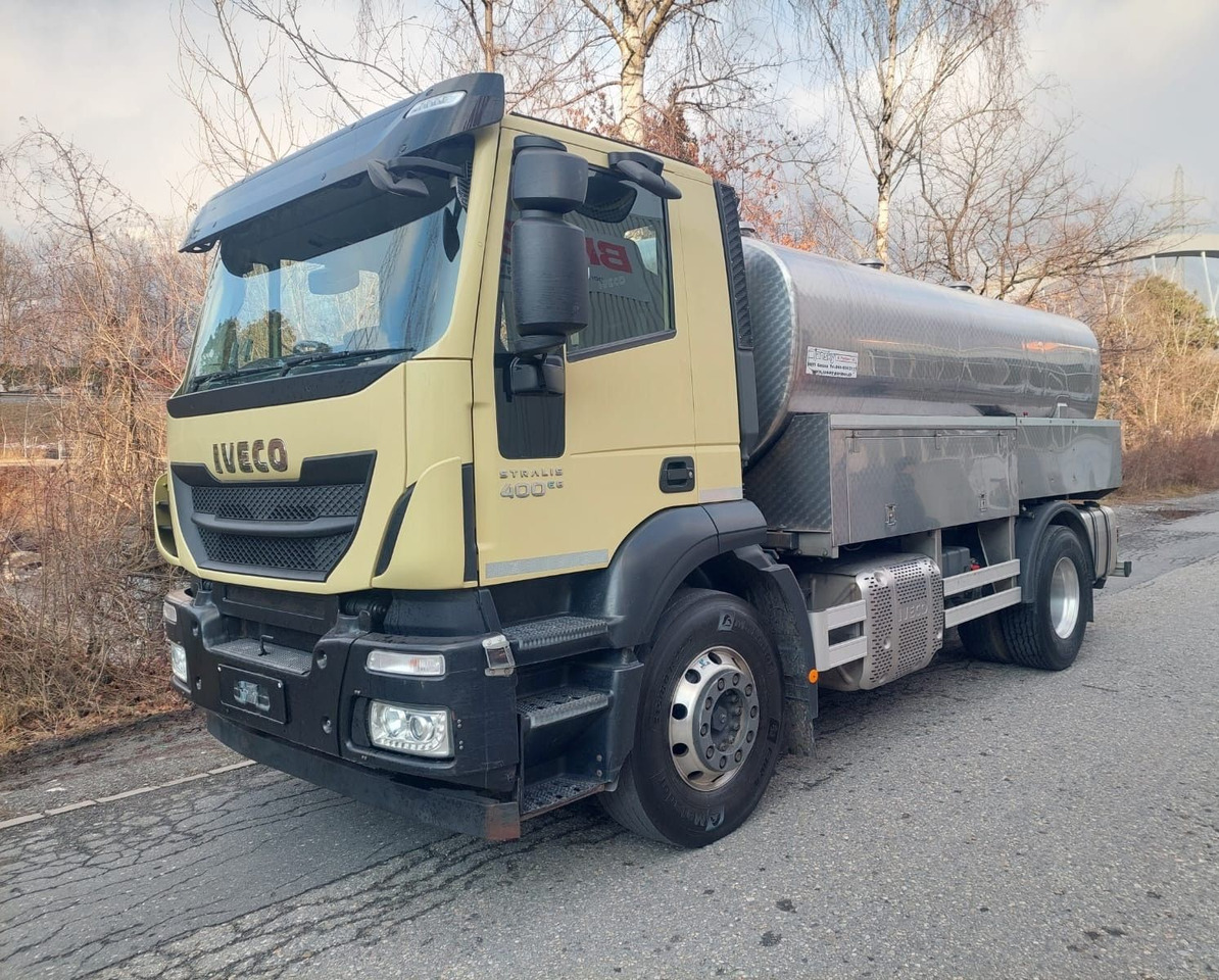Iveco 190S40 Stralis 4x2, E6, Milchtank Jansky, RHD - Camion citerne: photos 1 Iveco 190S40 Stralis 4x2, E6, Milchtank Jansky, RHD - Camion citerne: photos 1