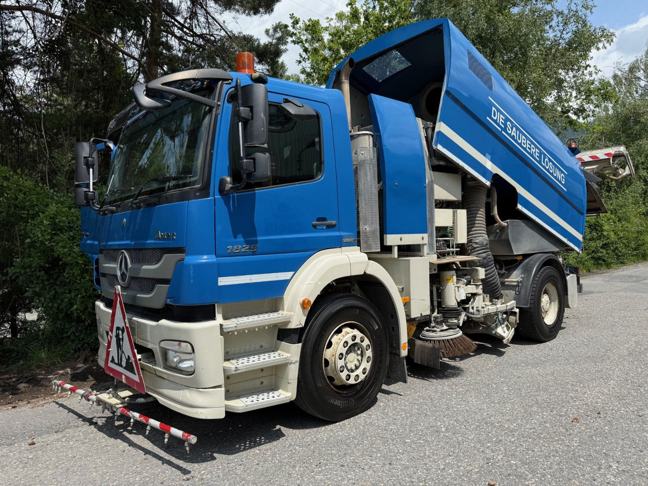Mercedes-Benz Axor 1829 4x2, E5, EPS, RHD, Faun Kehrmaschine - Balayeuse de voirie: photos 1 Mercedes-Benz Axor 1829 4x2, E5, EPS, RHD, Faun Kehrmaschine - Balayeuse de voirie: photos 1