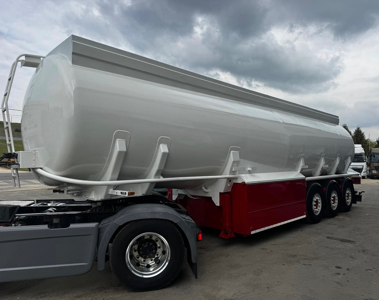 Schwarzmüller TS 3/E ADR, 6 Kammern Treibstoff Fuel - Semi-remorque citerne: photos 3 Schwarzmüller TS 3/E ADR, 6 Kammern Treibstoff Fuel - Semi-remorque citerne: photos 3