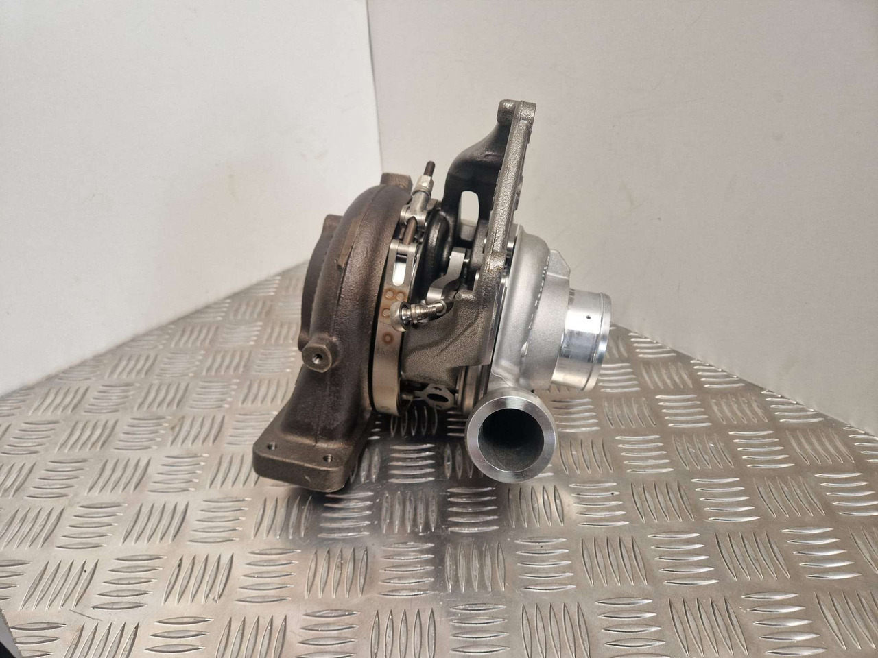 BorgWarner BV55 turbo charger JCB turbocharger - Moteur et pièces pour Engins de chantier: photos 2 BorgWarner BV55 turbo charger JCB turbocharger - Moteur et pièces pour Engins de chantier: photos 2