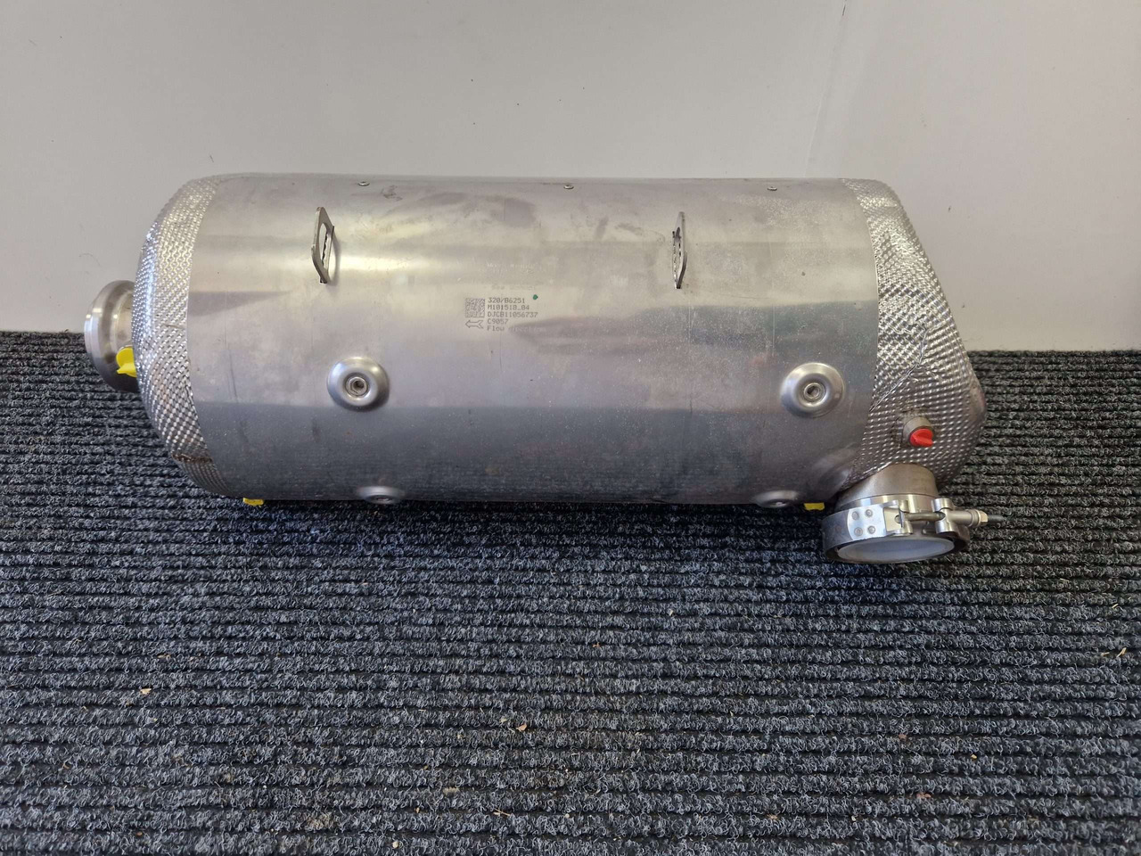 Exhaust silencer JCB 320/B6251 SCR Adblue - Moteur et pièces pour Engins de chantier: photos 1 Exhaust silencer JCB 320/B6251 SCR Adblue - Moteur et pièces pour Engins de chantier: photos 1