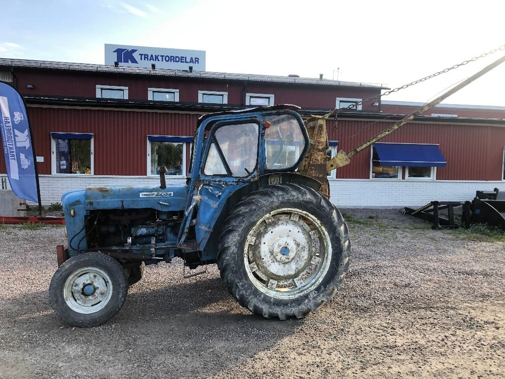 Fordson Super Major Dismantled: only spare parts - Tracteur agricole: photos 1 Fordson Super Major Dismantled: only spare parts - Tracteur agricole: photos 1