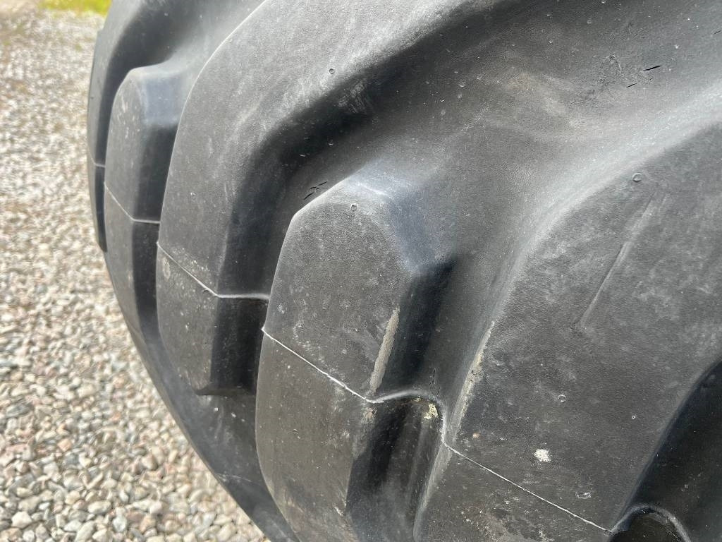 Goodyear 23,5-25 Volvo A25 C - Roue complète: photos 3 Goodyear 23,5-25 Volvo A25 C - Roue complète: photos 3