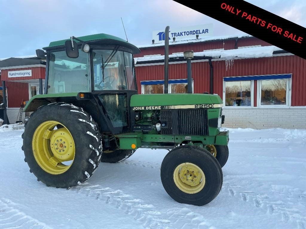 John Deere 2250 Dismantled: only spare parts - Tracteur agricole: photos 1 John Deere 2250 Dismantled: only spare parts - Tracteur agricole: photos 1
