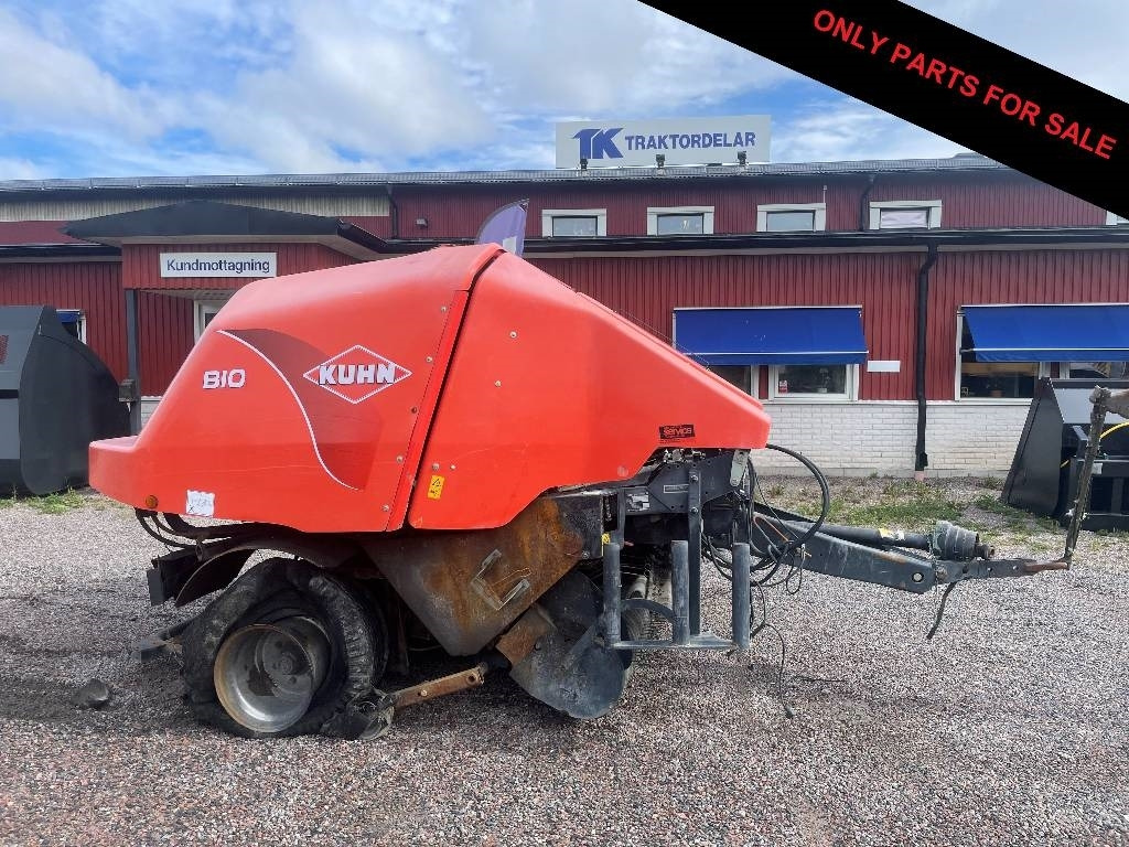 Kuhn Bio 6844 dismantled: only spare parts - Presse à balles rondes: photos 1 Kuhn Bio 6844 dismantled: only spare parts - Presse à balles rondes: photos 1