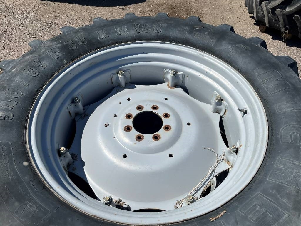 Michelin 540/65R38 till Massey Ferguson 6255 - Pneu pour Machine agricole: photos 3 Michelin 540/65R38 till Massey Ferguson 6255 - Pneu pour Machine agricole: photos 3