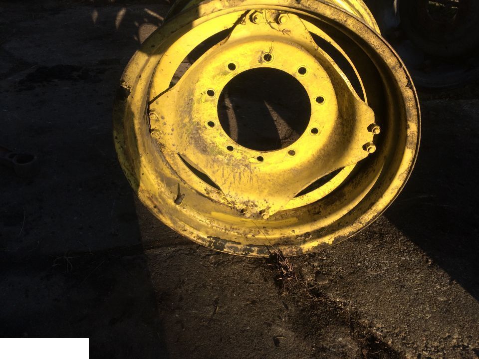 JOHN DEERE 28xW15L - Jante pour Machine agricole: photos 1 JOHN DEERE 28xW15L - Jante pour Machine agricole: photos 1
