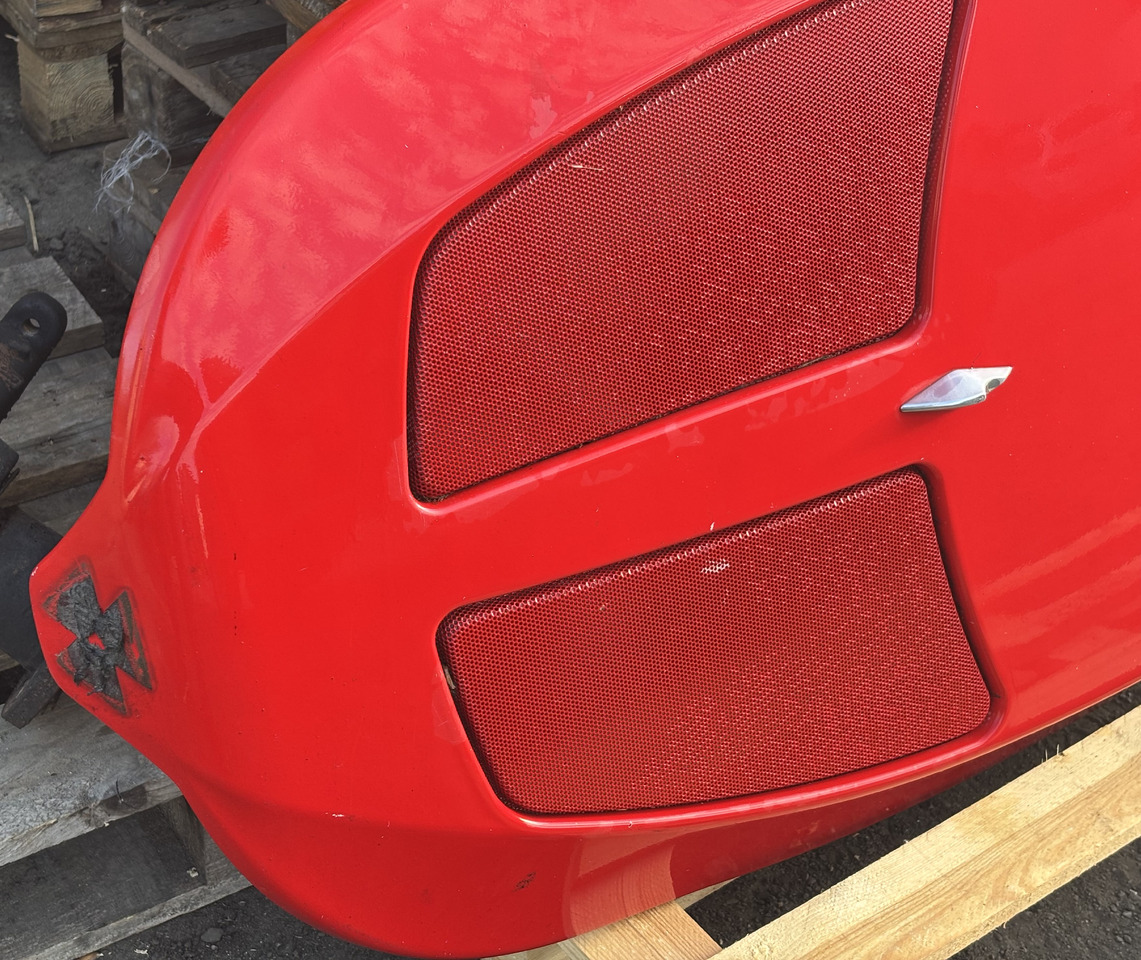 Massey Ferguson 5613 Maska - Carrosserie et extérieur pour Machine agricole: photos 3 Massey Ferguson 5613 Maska - Carrosserie et extérieur pour Machine agricole: photos 3