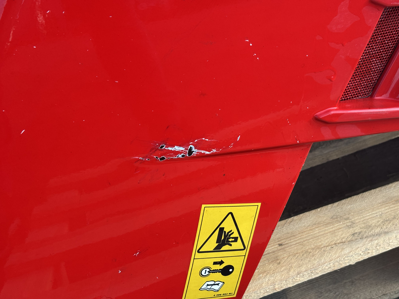 Massey Ferguson 5613 Obudowa Silnika Boczna Lewa - Carrosserie et extérieur pour Machine agricole: photos 3 Massey Ferguson 5613 Obudowa Silnika Boczna Lewa - Carrosserie et extérieur pour Machine agricole: photos 3