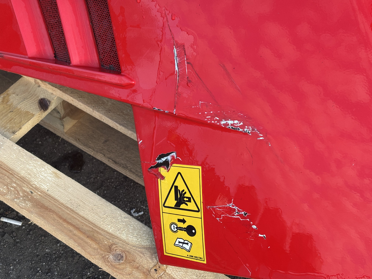 Massey Ferguson 5613 Obudowa Silnika Boczna Prawa - Carrosserie et extérieur pour Machine agricole: photos 3 Massey Ferguson 5613 Obudowa Silnika Boczna Prawa - Carrosserie et extérieur pour Machine agricole: photos 3