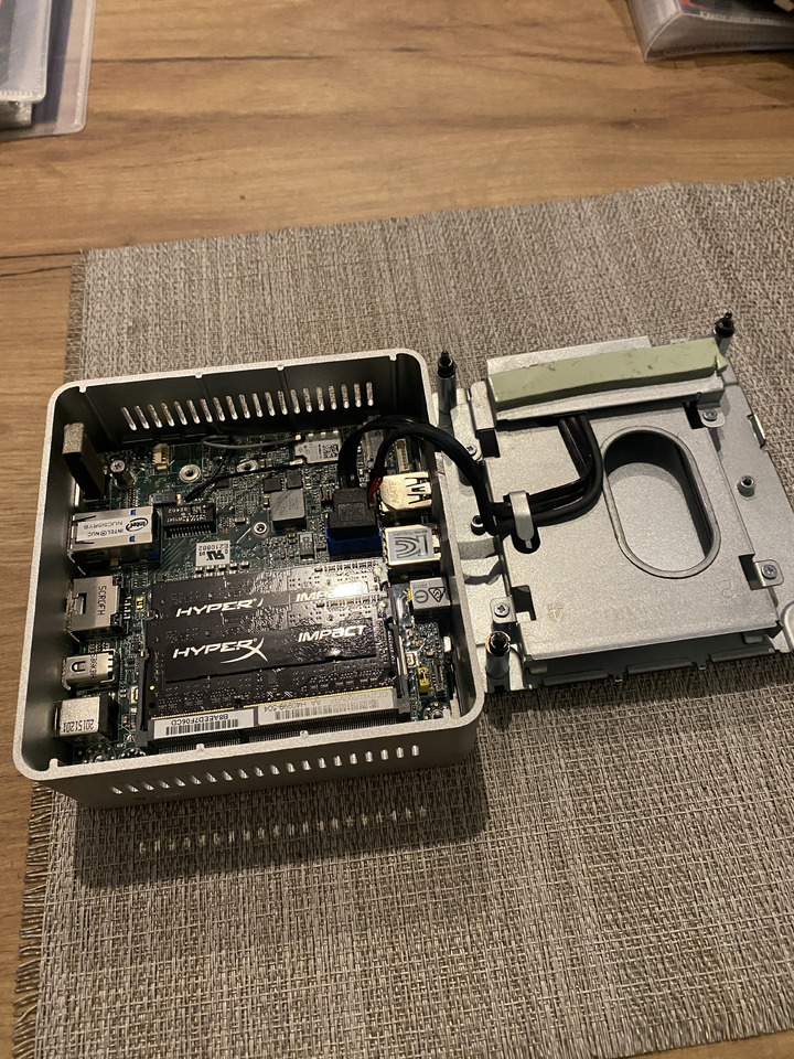 Mikrokomputer Mini PC Intel NUC5i5RYH - Outil/ Équipement: photos 4 Mikrokomputer Mini PC Intel NUC5i5RYH - Outil/ Équipement: photos 4