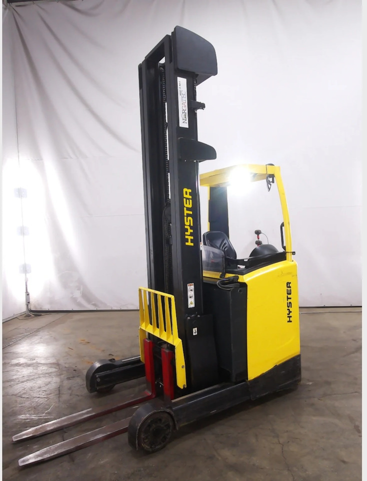 Hyster R1.6 - Chariot à mât rétractable: photos 1 Hyster R1.6 - Chariot à mât rétractable: photos 1