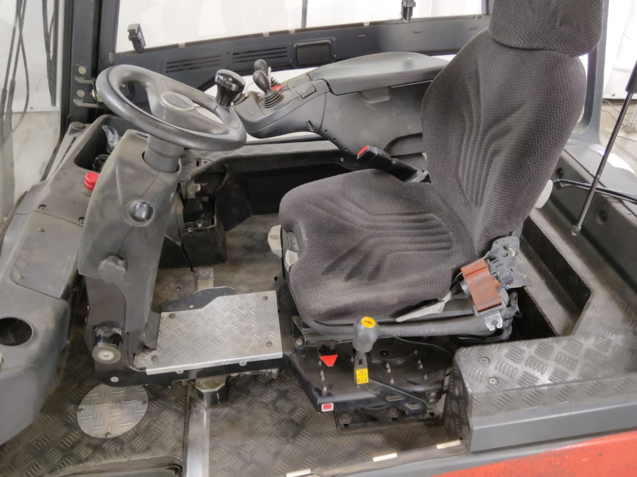 Linde E30HL-01/600 - Chariot élévateur électrique: photos 3 Linde E30HL-01/600 - Chariot élévateur électrique: photos 3