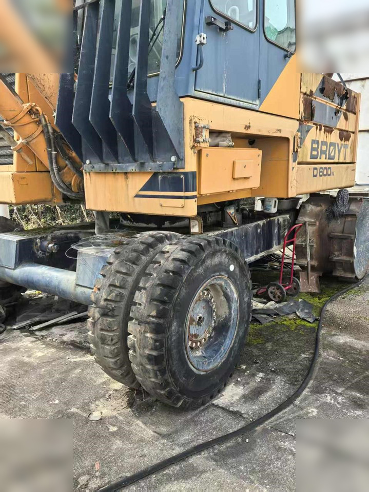 2004 BROYT D600W - Pelle sur pneus: photos 3 2004 BROYT D600W - Pelle sur pneus: photos 3