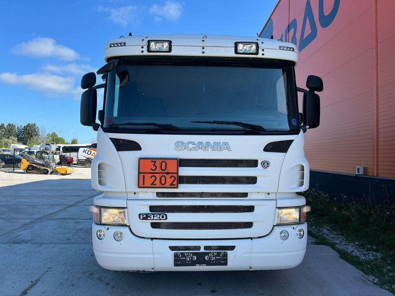Scania P 320 4x2 TANK 11000 l / 2000 + 3000 + 3000 + 3000 l - Camion citerne: photos 2 Scania P 320 4x2 TANK 11000 l / 2000 + 3000 + 3000 + 3000 l - Camion citerne: photos 2