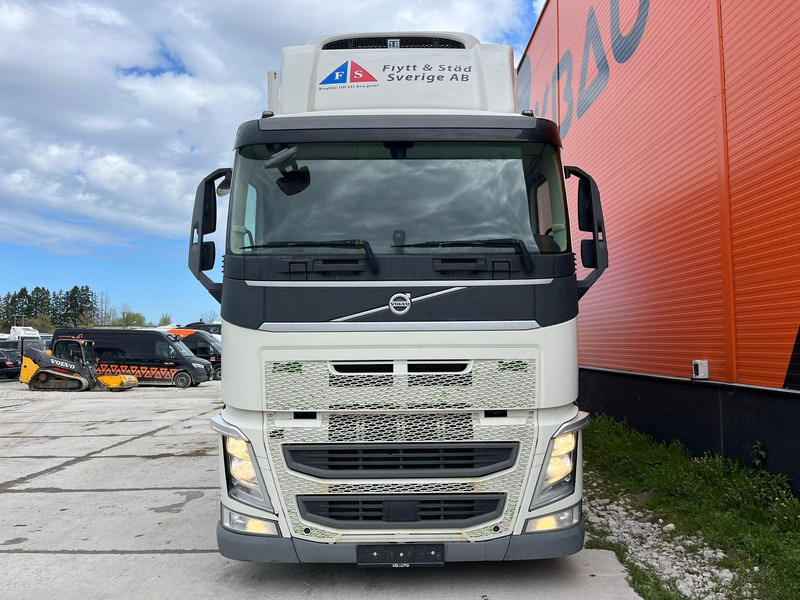 Volvo FH 460 6x2*4 T-1000R / Box L=7437 mm - Camion frigorifique: photos 3 Volvo FH 460 6x2*4 T-1000R / Box L=7437 mm - Camion frigorifique: photos 3