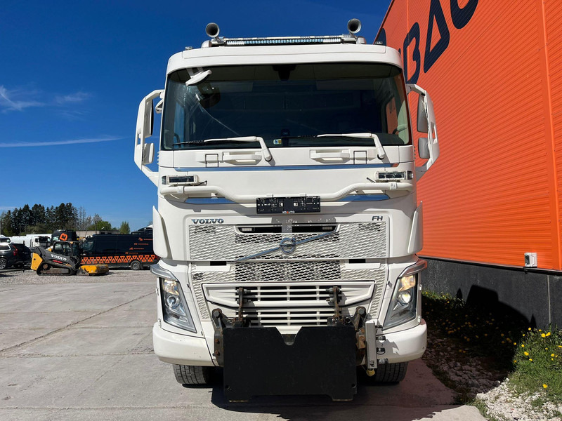 Volvo FH 540 8x4 RETARDER / TANDEM AXLE LIFT / BIG AXLES / BOX L=5704 mm - Camion benne: photos 3 Volvo FH 540 8x4 RETARDER / TANDEM AXLE LIFT / BIG AXLES / BOX L=5704 mm - Camion benne: photos 3