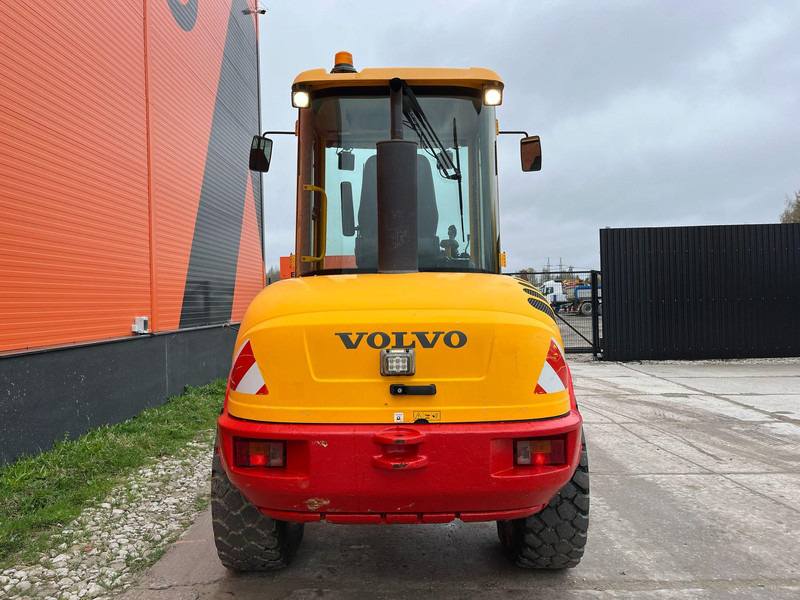 Crédit-bail de Volvo L 30 B-Z/X 4x4 AC / QUICK COUPLER / BUCKET + FORKS Volvo L 30 B-Z/X 4x4 AC / QUICK COUPLER / BUCKET + FORKS: photos 8