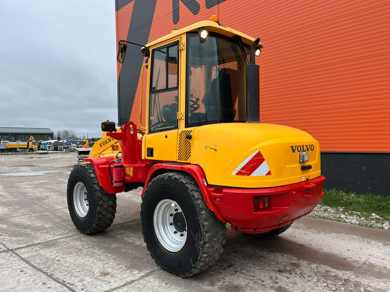 Crédit-bail de Volvo L 30 B-Z/X 4x4 AC / QUICK COUPLER / BUCKET + FORKS Volvo L 30 B-Z/X 4x4 AC / QUICK COUPLER / BUCKET + FORKS: photos 9