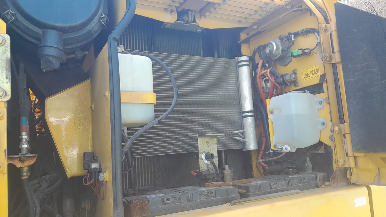 Pelle sur pneus KOMATSU PW 140-7: photos 12