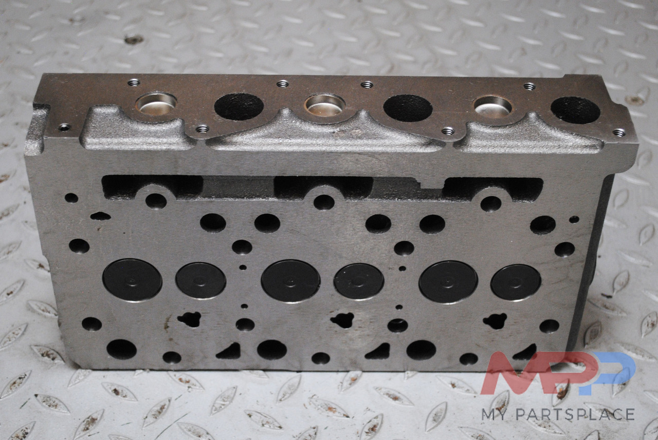 Cilinderkop inclusief kleppen Kubota D1803 D1503 D1403 D1703 - Culasse pour Engins de chantier: photos 2 Cilinderkop inclusief kleppen Kubota D1803 D1503 D1403 D1703 - Culasse pour Engins de chantier: photos 2
