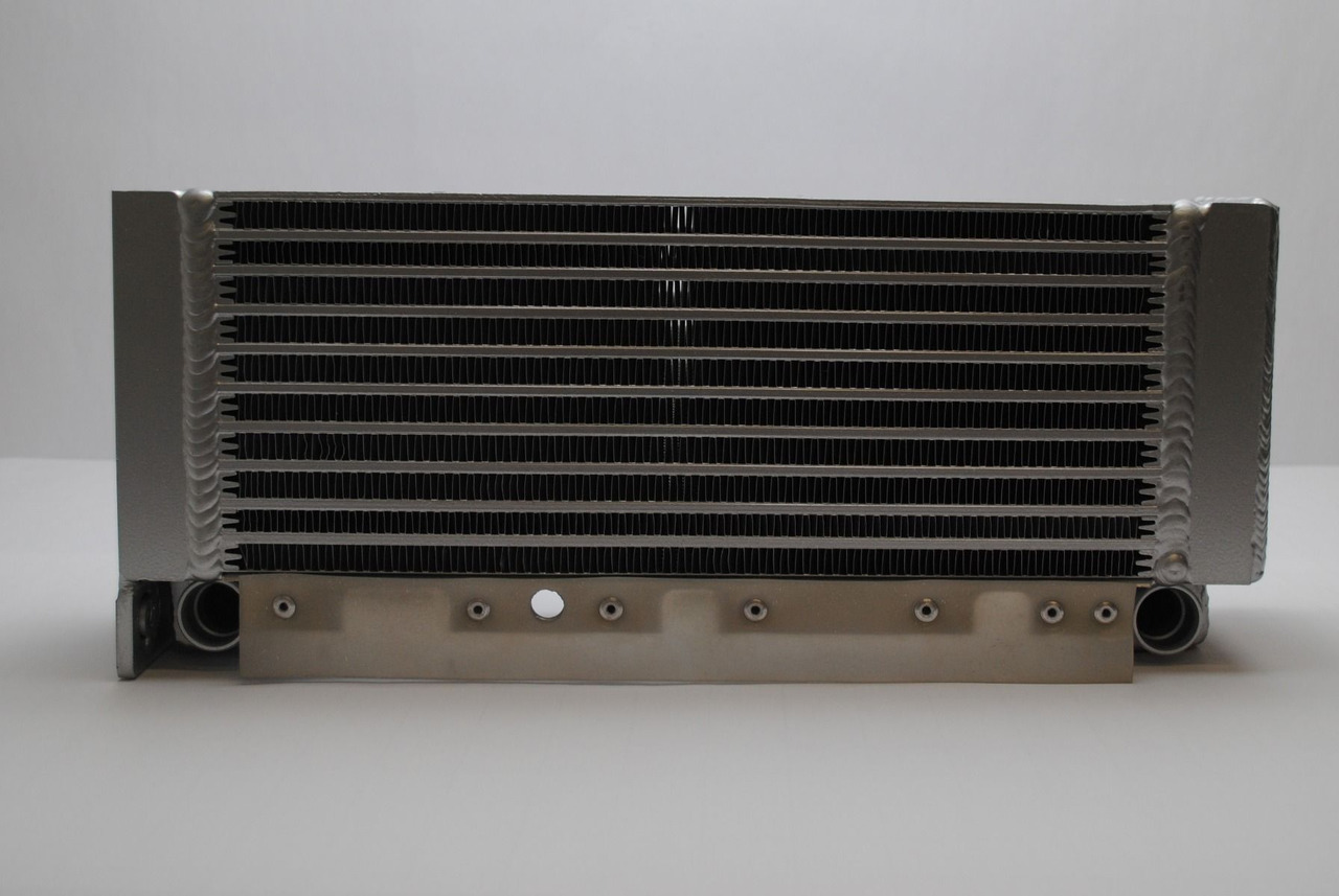 Oliekoeler 04102800 / 04281090 voor Deutz BF4L2011, D2011 L04 I, TD2011 - Radiateur d'huile pour Engins de chantier: photos 3 Oliekoeler 04102800 / 04281090 voor Deutz BF4L2011, D2011 L04 I, TD2011 - Radiateur d'huile pour Engins de chantier: photos 3