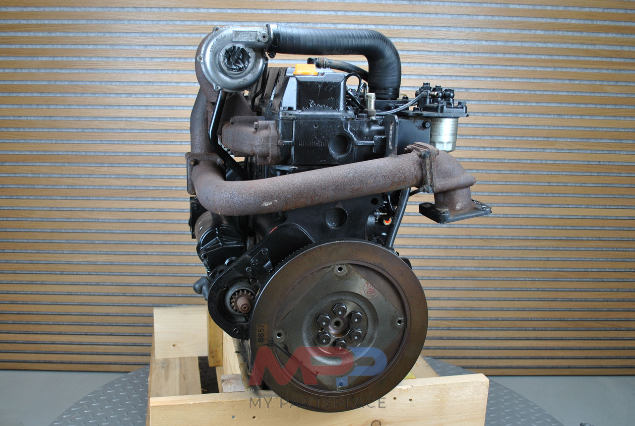 Moteur pour Moissonneuse-batteuse YANMAR 4TNE100 /  4TNE100-T: photos 14